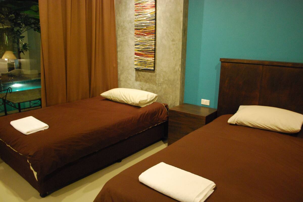 Standard Double | Minibar, desk, WiFi (free)