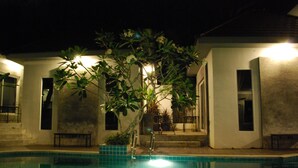Outdoor pool - Laila Pool Village (Wichit)