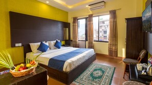 1 dormitorio, ropa de cama de alta calidad, escritorio