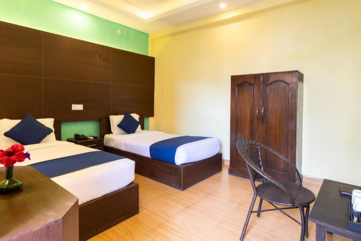 1 dormitorio, ropa de cama de alta calidad, escritorio