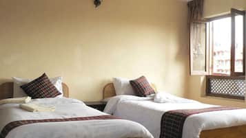 Standard Twin Room, 2 Bedrooms | Desk, free WiFi