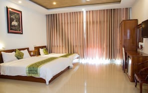 City Double Room | Living area | 32-inch flat-screen TV with cable channels, TV - Xuan Hung Hotel (Da Nang)