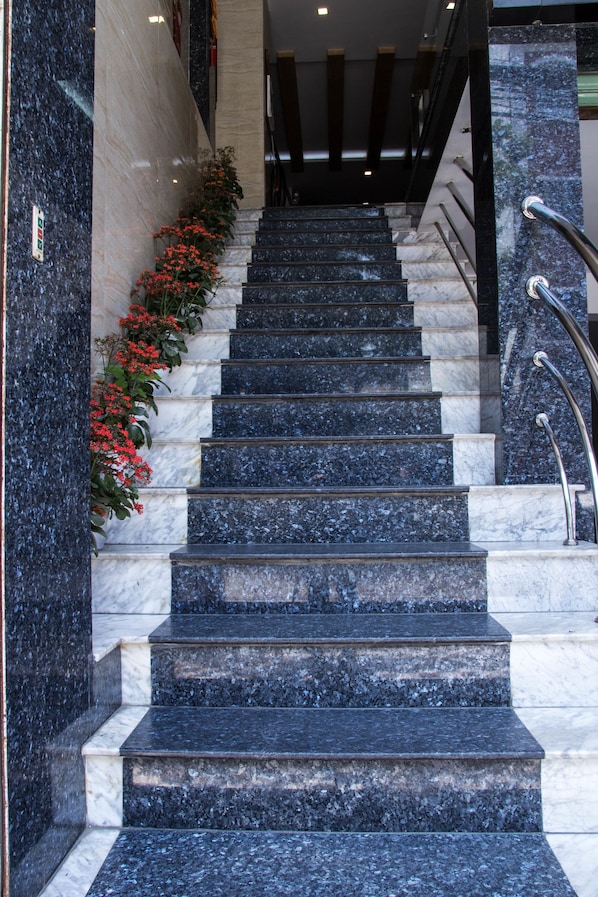 Staircase - Xuan Hung Hotel (Da Nang)