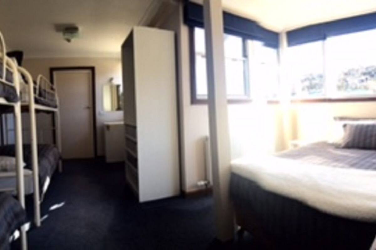 Large Family Room | Free cribs/infant beds, rollaway beds