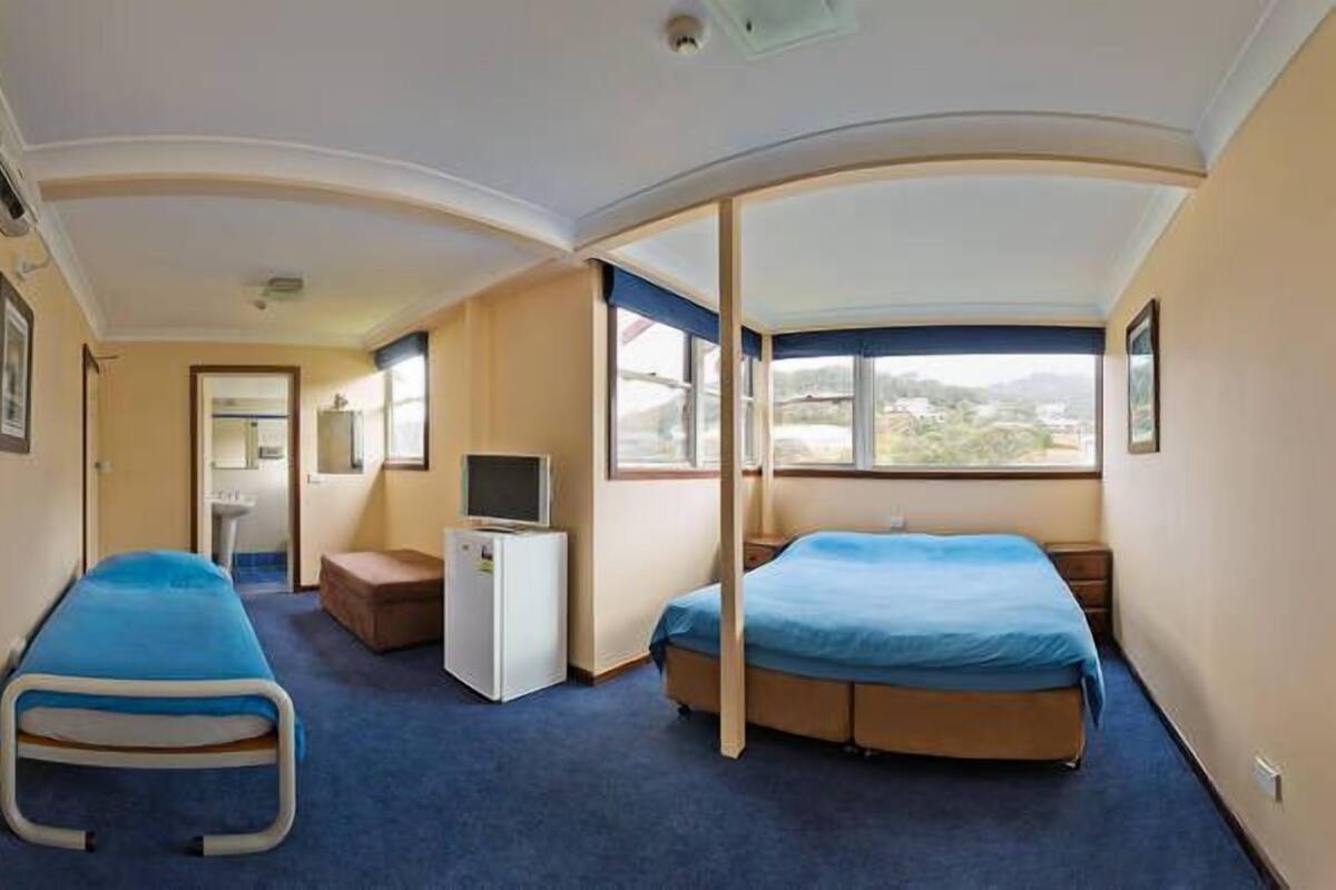 Triple Room | Free cribs/infant beds, rollaway beds