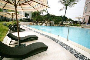 2 outdoor pools - Le Beau Max Resort (Fanlu)