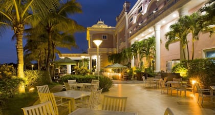Le Beau Max Resort