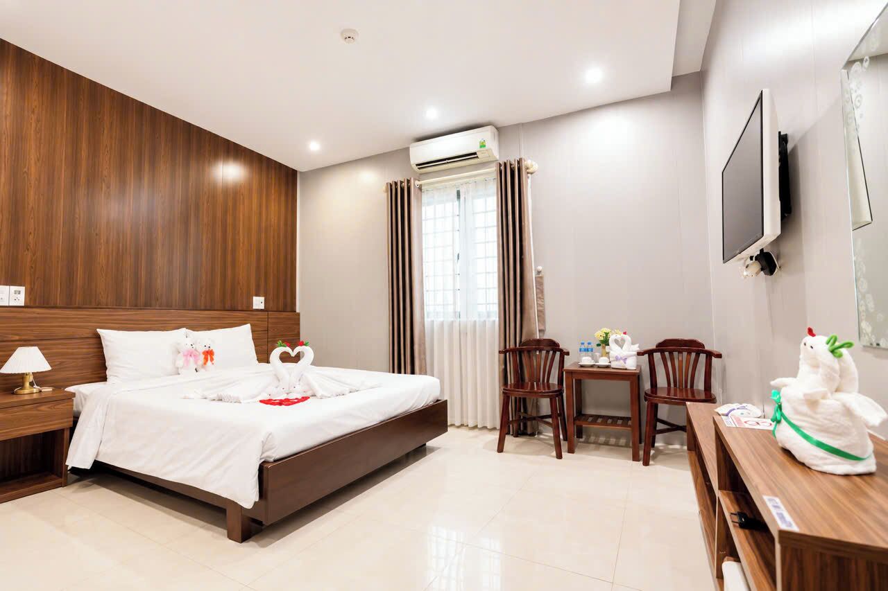 Superior Double Room | Desk, blackout curtains, soundproofing, free WiFi