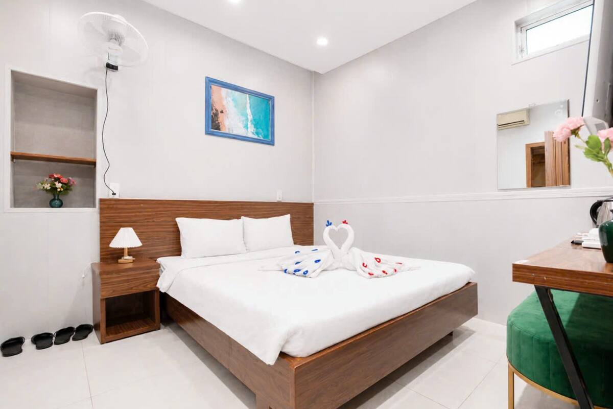 Standard Double Room, No Windows | Desk, blackout drapes, soundproofing, WiFi (free)