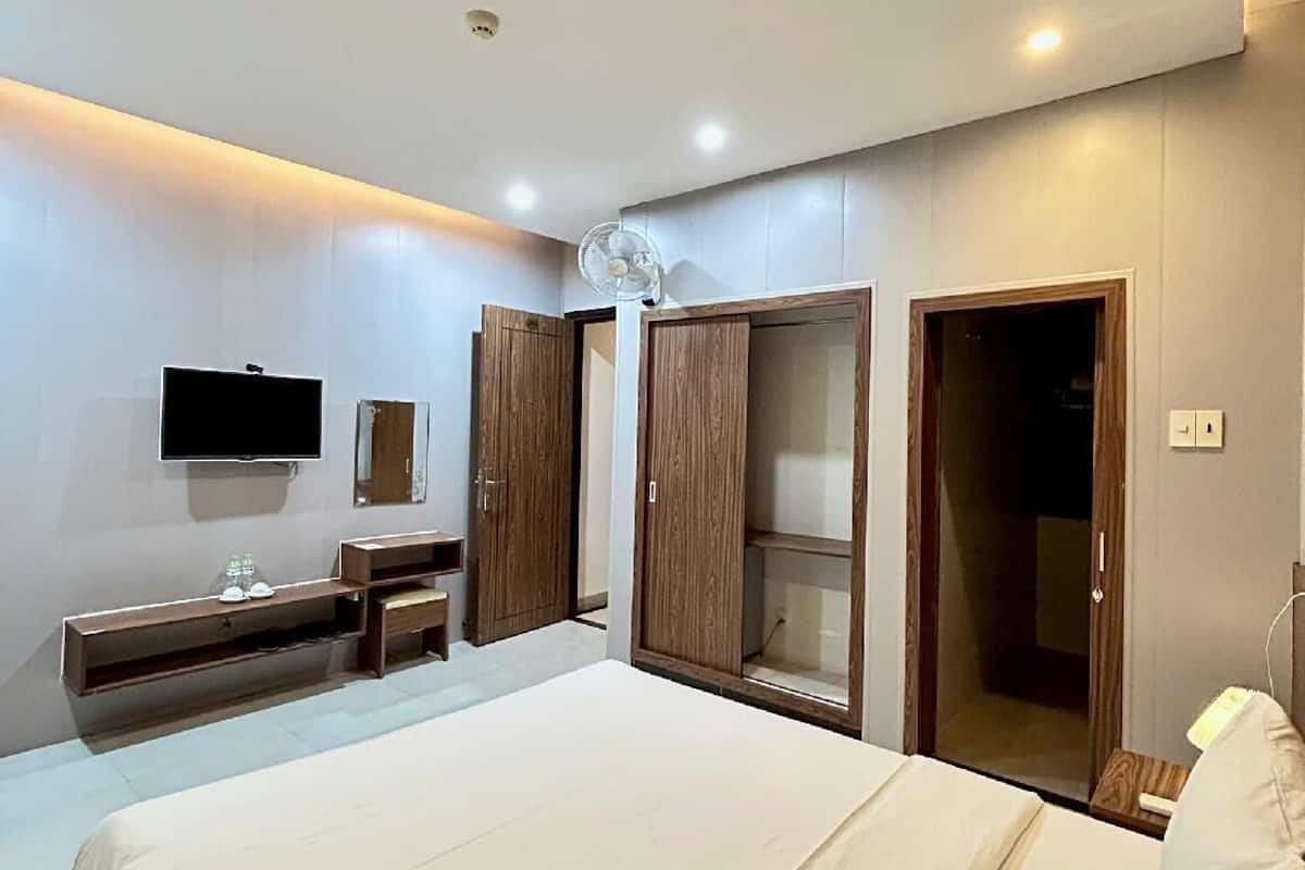 Superior Double Room | Desk, blackout drapes, soundproofing, free WiFi