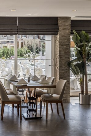 Café da manhã, almoço e jantar; culinária turca 