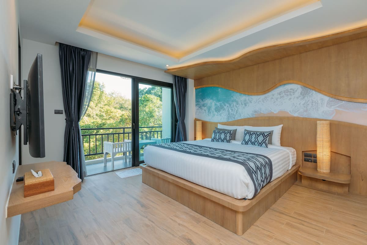Premier Room with Jacuzzi | 1 bilik tidur, bar mini, peti besi dalam bilik