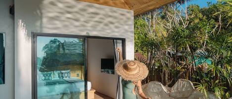 Junior Suite Pool Access | Minibar, Zimmersafe, individuell dekoriert, individuell eingerichtet