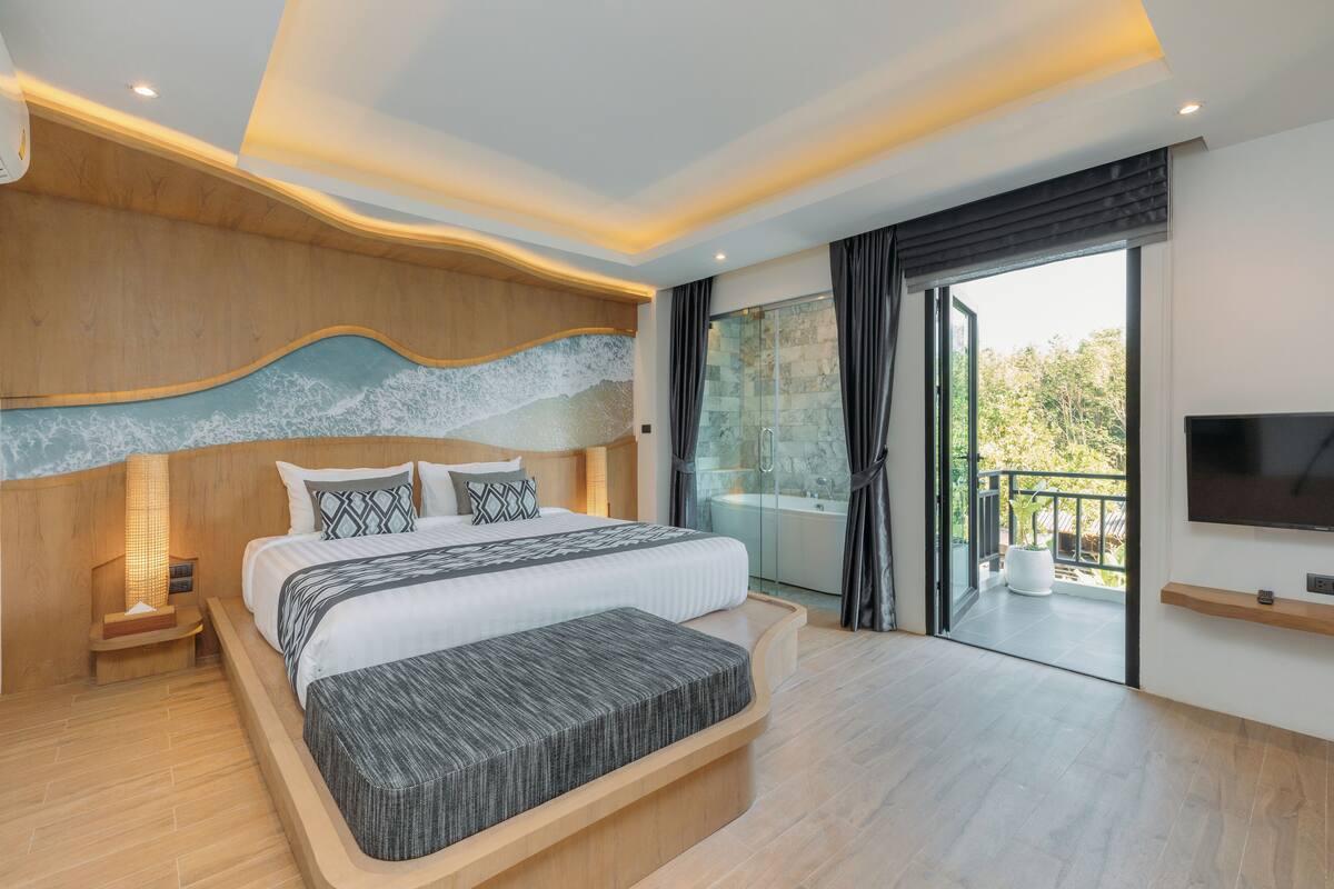 One Bedroom Suite | 1 kamar tidur, minibar, brankas, dan didekorasi berbeda-beda