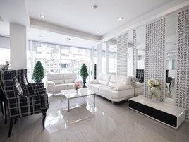 로비 좌석 공간