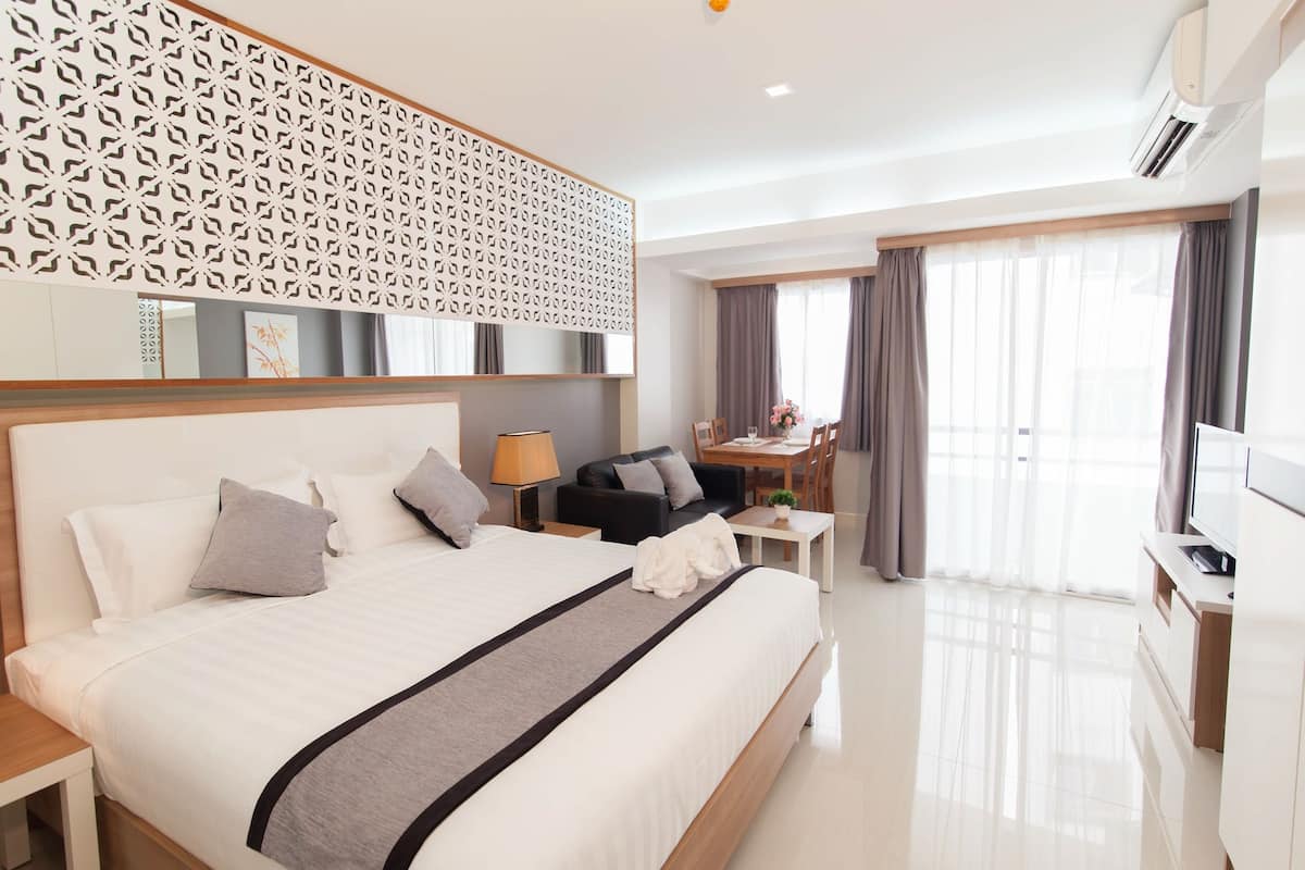 Superior kamer, balkon | 1 slaapkamer, een minibar, een kluis op de kamer, een bureau