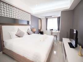 미니바, 객실 내 금고, 책상, 노트북 작업 공간