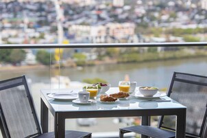 熨斗/熨衣板、婴儿床、折叠床/加床（额外收费）、免费 WiFi