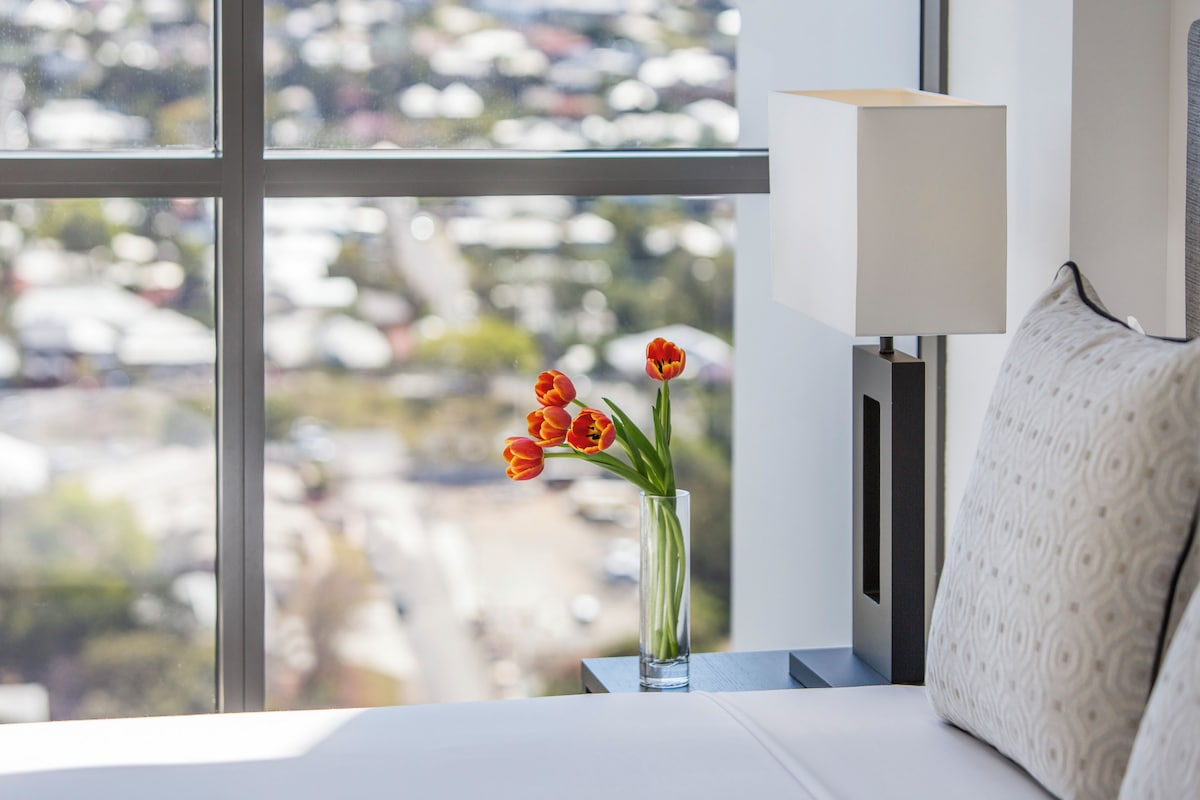 Iron/ironing board, cribs (surcharge), rollaway beds (surcharge)