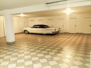 Parking sans voiturier (80 PLN par jour)
