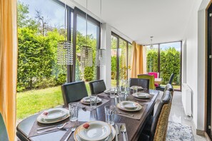 Superior Apartment, 3 Bedrooms | In-room dining - Rezydencja Wind Rose - Luxury ApartHotel (Gdansk)