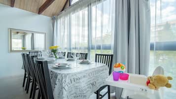 4 habitaciones, decoración personalizada y muebles diferentes