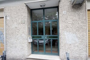 Property entrance - Lillihouse (Rome)