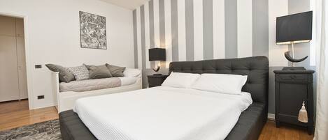 Comfort trippelrum - 1 sovrum - delat badrum | Sängtillbehör av högsta kvalitet, individuell inredning och unika möbler