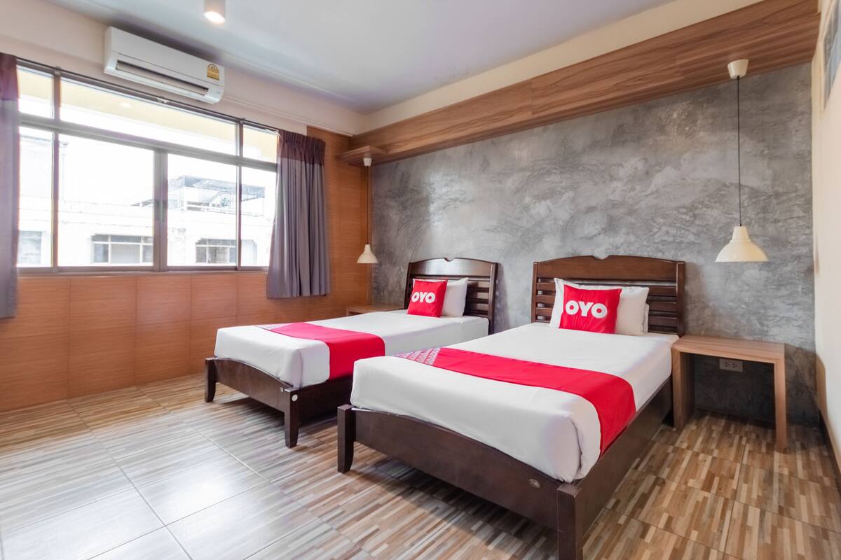 Superior Twin Room | Peti besi dalam bilik, meja, Wi-fi percuma, cadar katil