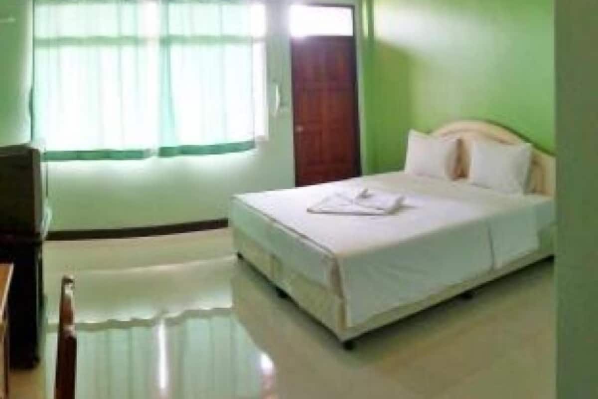 air conditioning double room | desk, free wifi