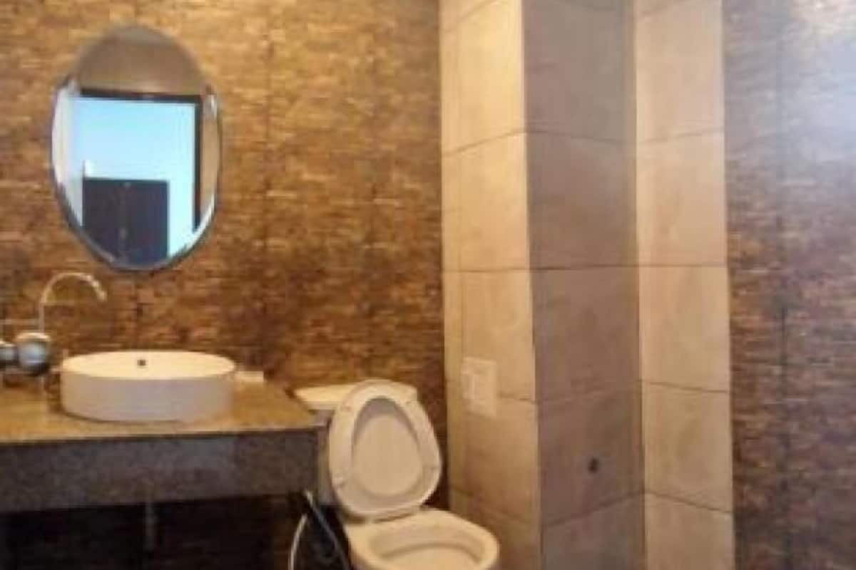 shower, free toiletries, towels