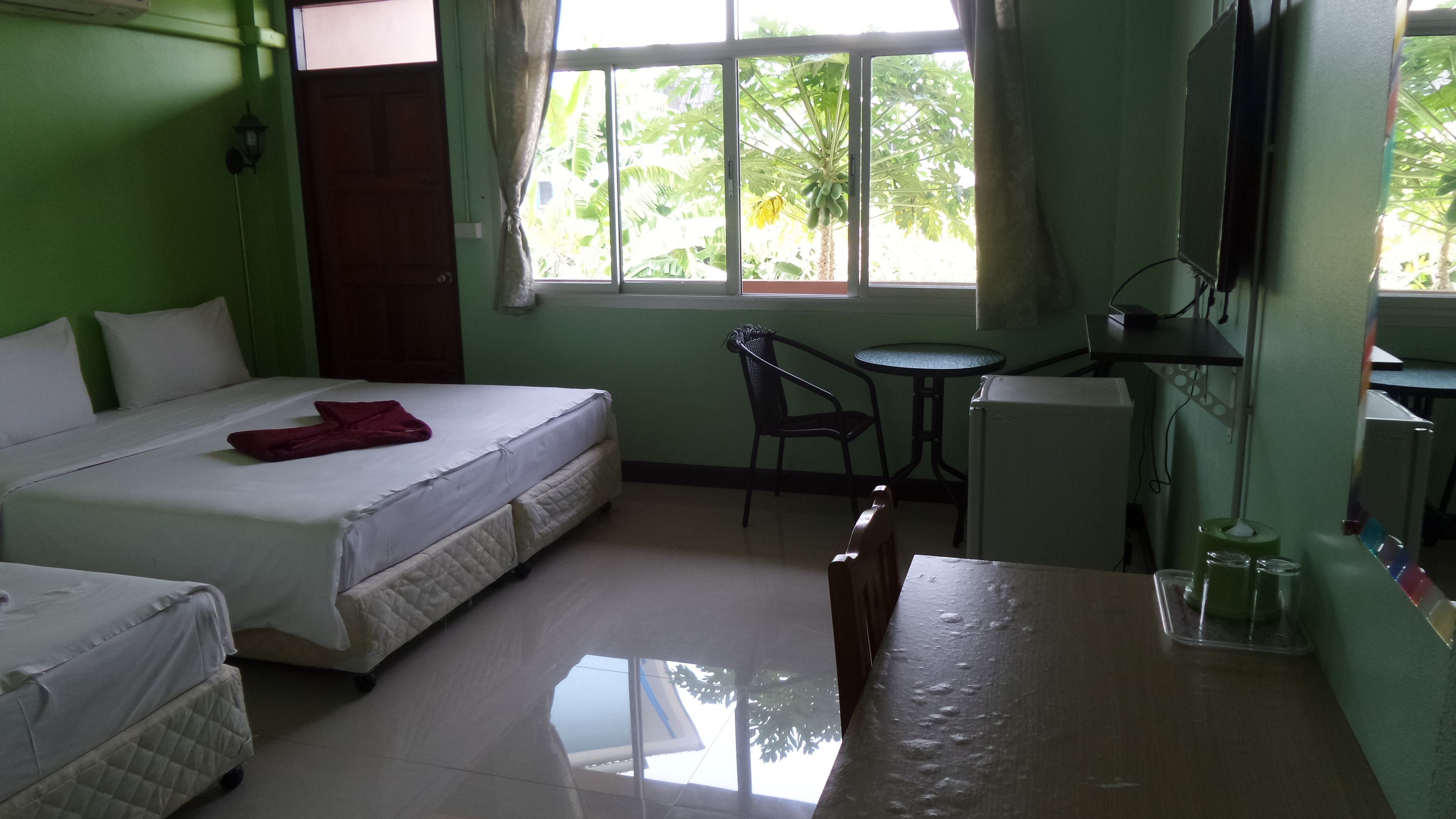 air conditioning triple room | desk, free wifi