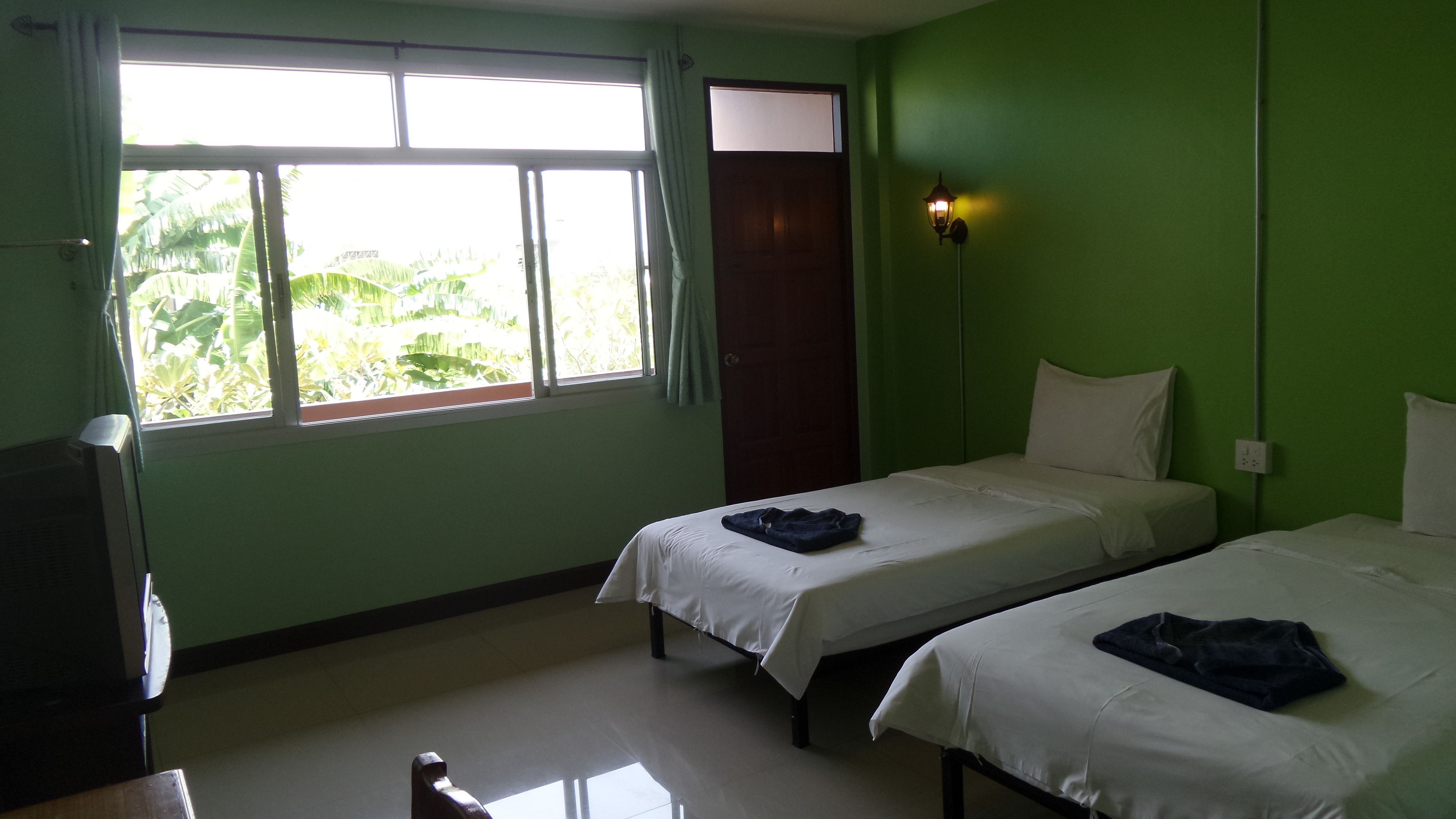 air conditioning twin room | desk, free wifi