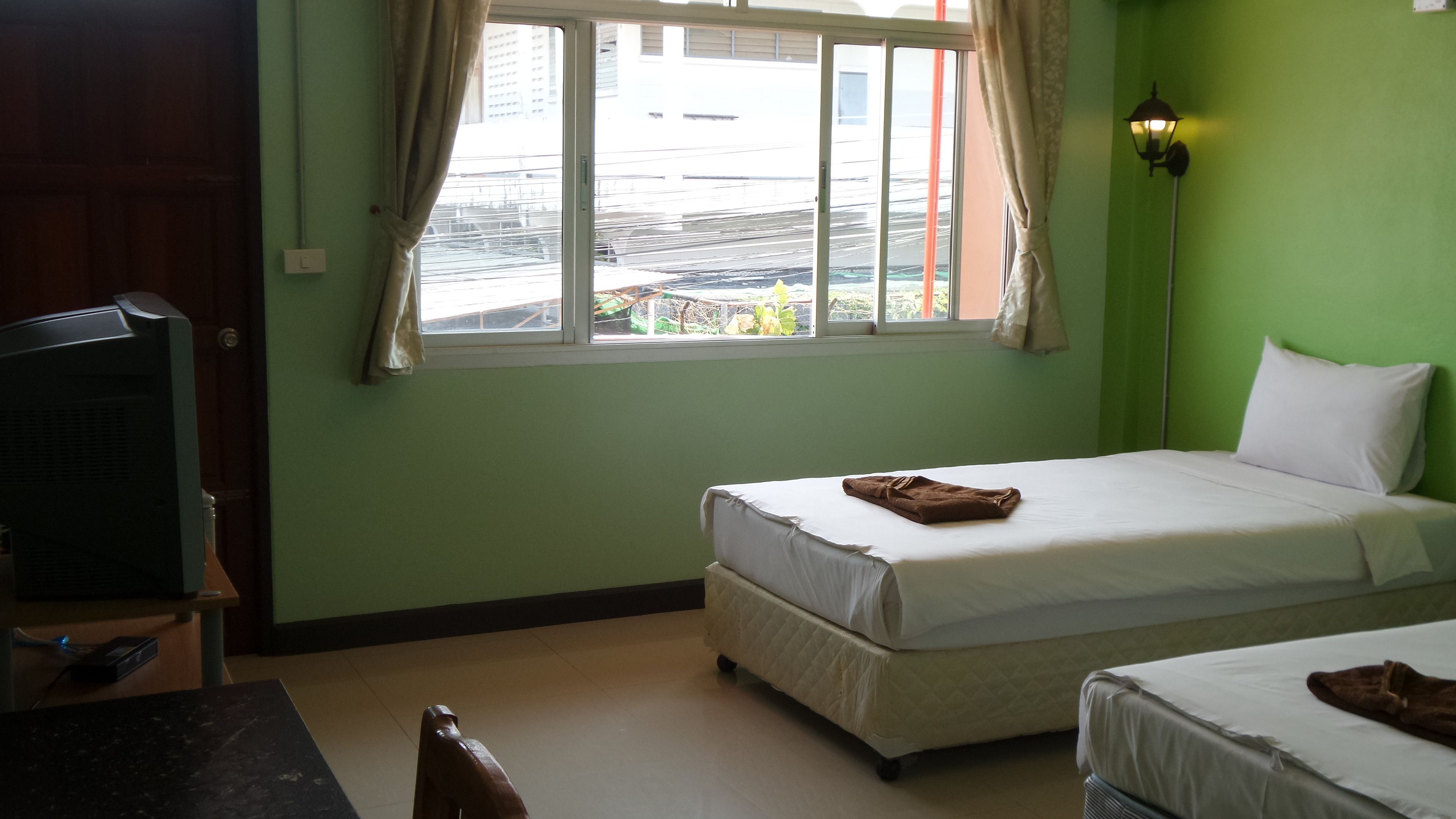 air conditioning twin room | desk, free wifi