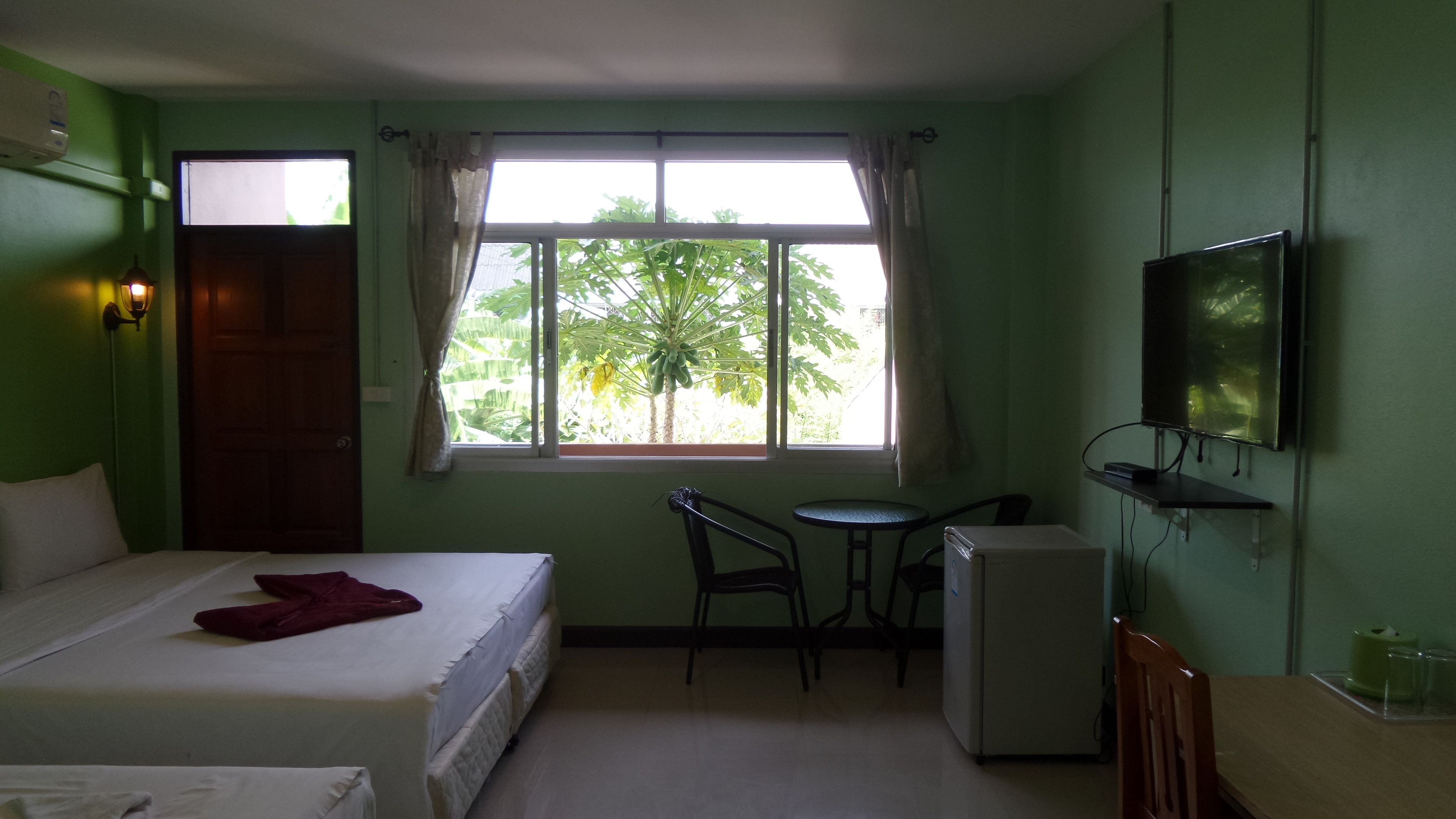 air conditioning triple room | desk, free wifi