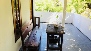 Familieværelse til 4 personer - 2 dobbeltsenge | Terrasse/gårdhave