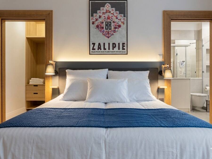 Apartment, 1 Bedroom, Fireplace | Premium bedding, down duvets, in-room safe, individually decorated