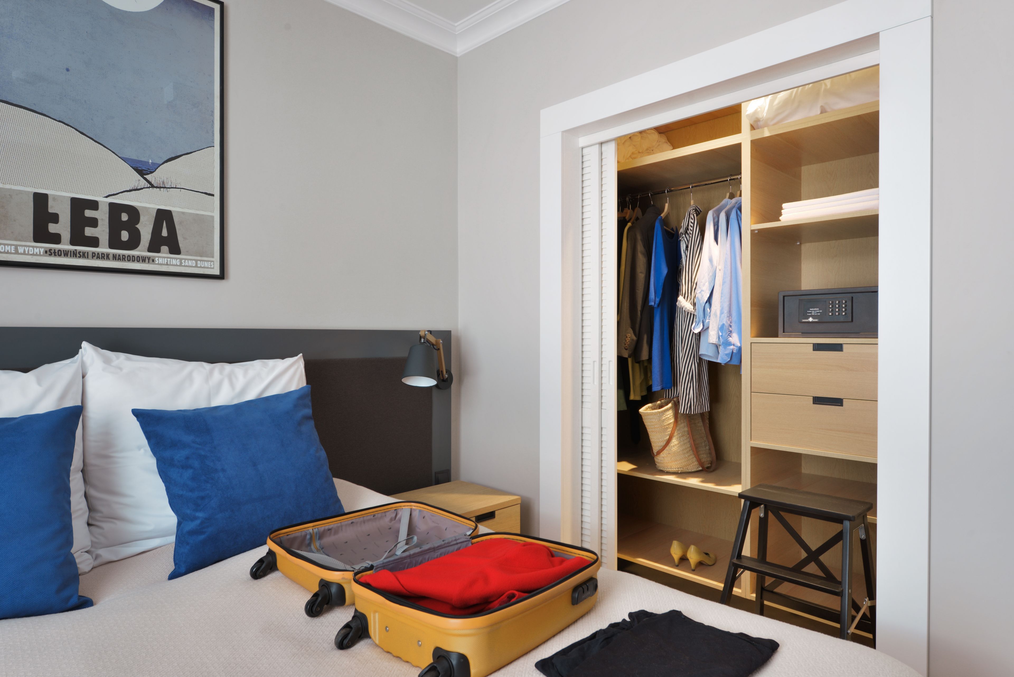 Apartment, 1 Bedroom, Fireplace (Balcony) | Peralatan tempat tidur premium, gebar bulu kapas, peti besi dalam bilik 