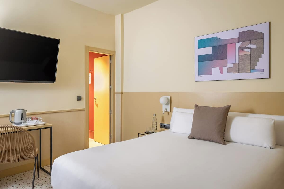 Habitació doble (Interior) | Escriptori, bressols gratuïts, wifi gratuïta i roba de llit