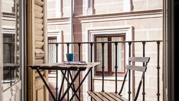 Habitación doble estándar, 1 cama matrimonial | Escritorio, cunas gratuitas, wifi gratis y ropa de cama