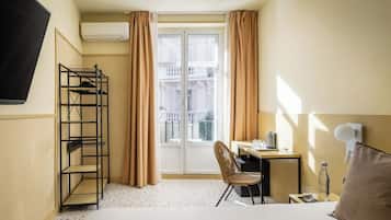 Superior Double Room | Meja, katil bayi/kot (percuma), Wi-fi percuma, cadar katil