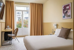 Habitación doble superior | Escritorio, cunas gratuitas, wifi gratis y ropa de cama