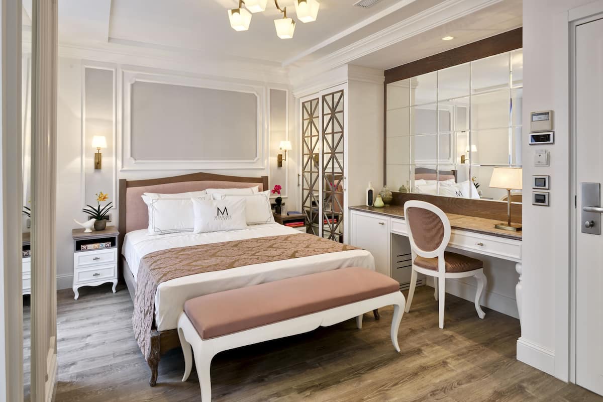 Standaard tweepersoonskamer, 1 tweepersoonsbed | Luxe beddengoed, een minibar, een kluis op de kamer, een bureau