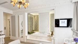A hotel bathroom with a large mirror, a TV, and a bathtub. - Mirrors Hotel Istanbul Taksim City Center (Istanbul)