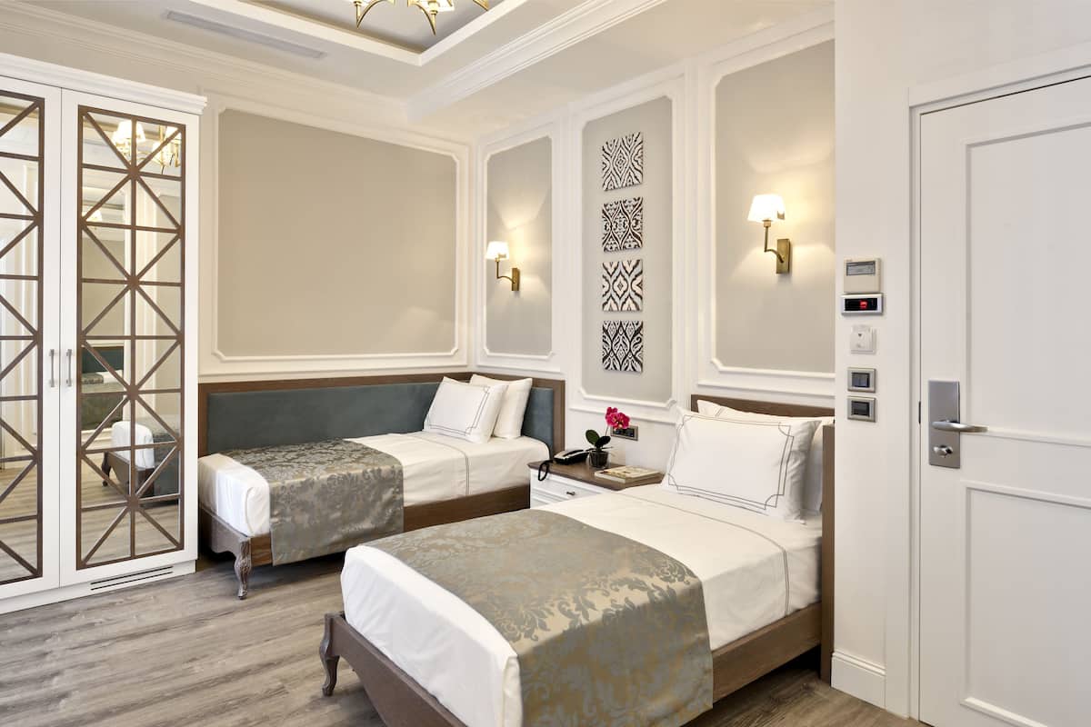 Standaard Twin kamer | Luxe beddengoed, een minibar, een kluis op de kamer, een bureau
