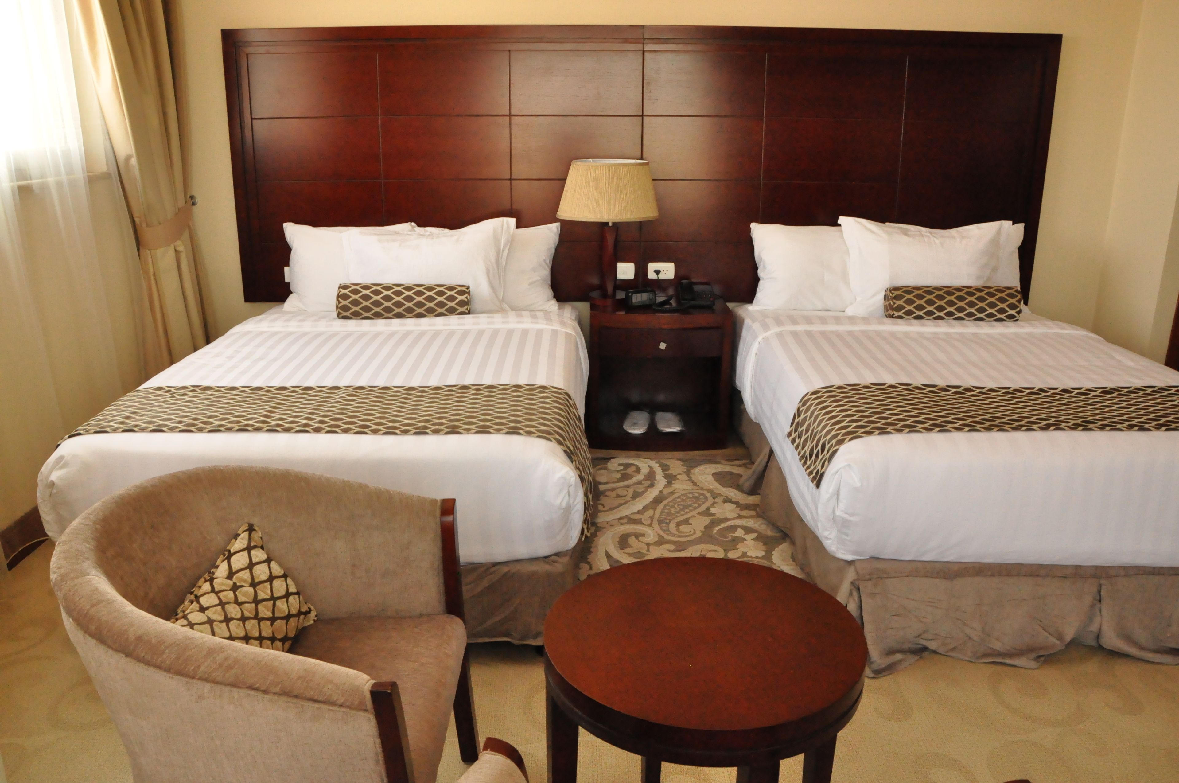 1 غرفة نوم وملاءات إيطالية من طراز فريتي وألحفة محشوة بالريش