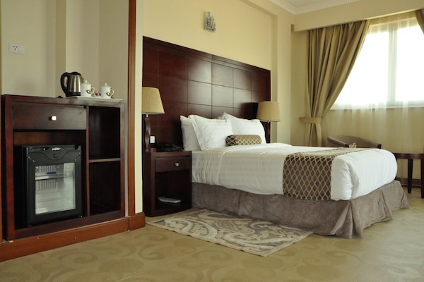 Habitació Deluxe, 1 llit de matrimoni gran, balcó, vistes a la muntanya | 1 dormitori, llençols italians de la marca Frette i cobrellits