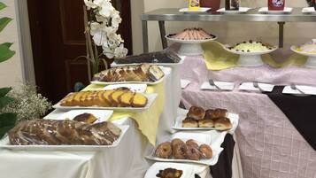 Free daily buffet breakfast