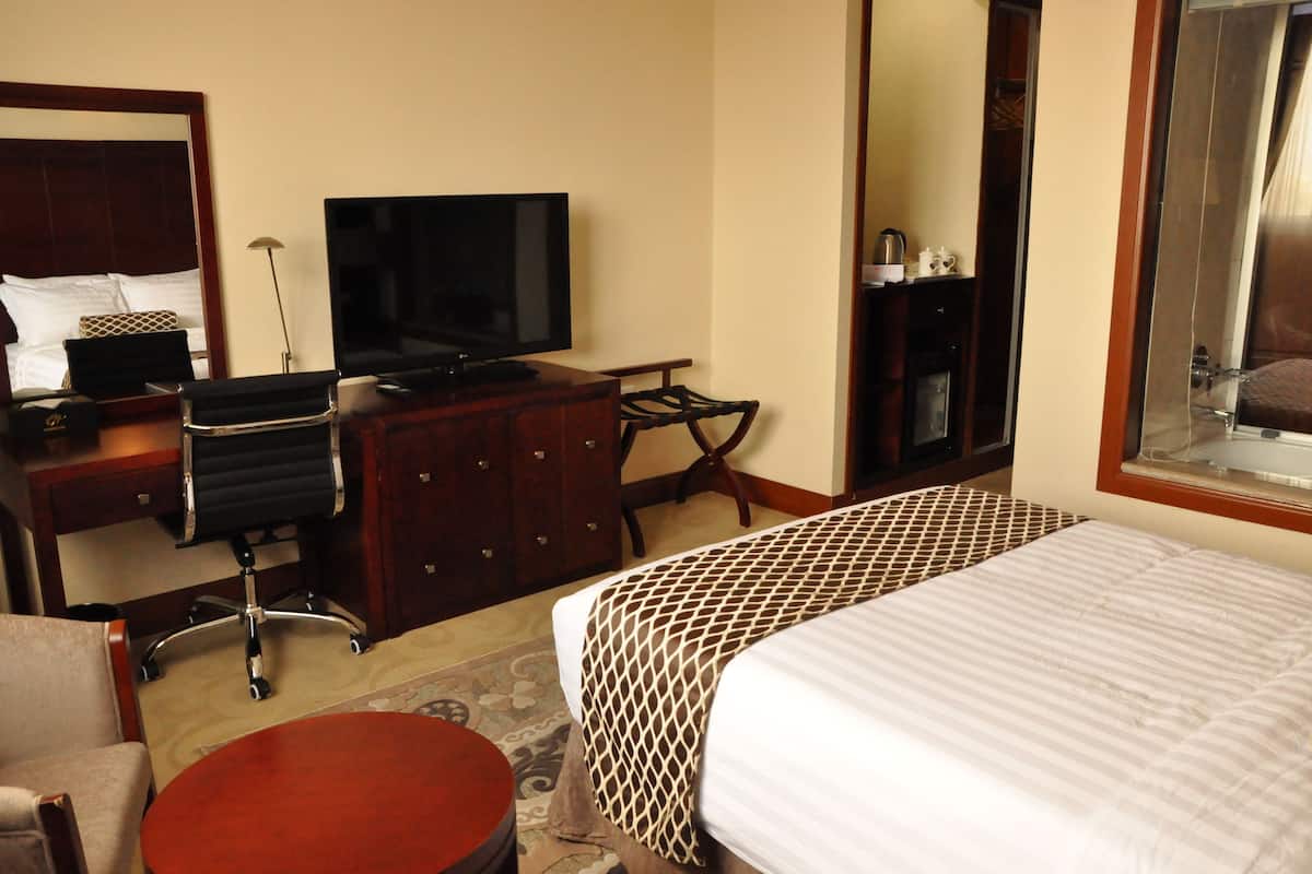 1 bedroom, Frette Italian sheets, down comforters, pillowtop beds