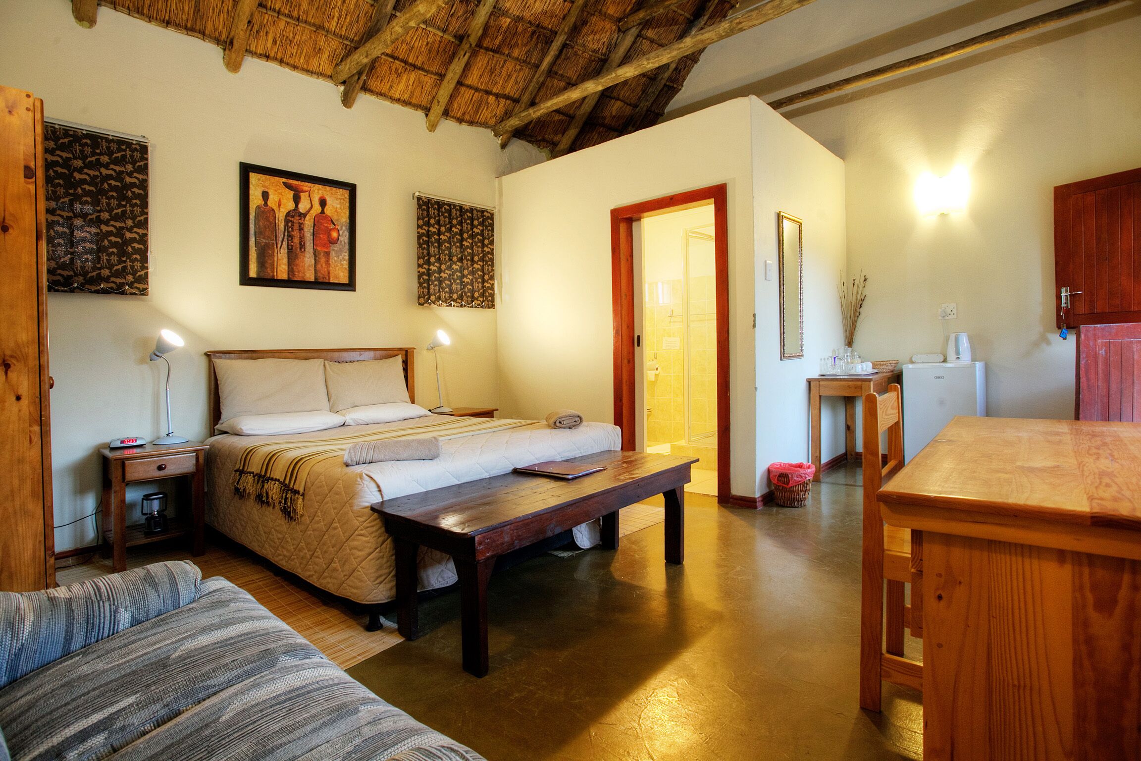 Habitación familiar | Ropa de cama de alta calidad, edredones de plumas, caja fuerte